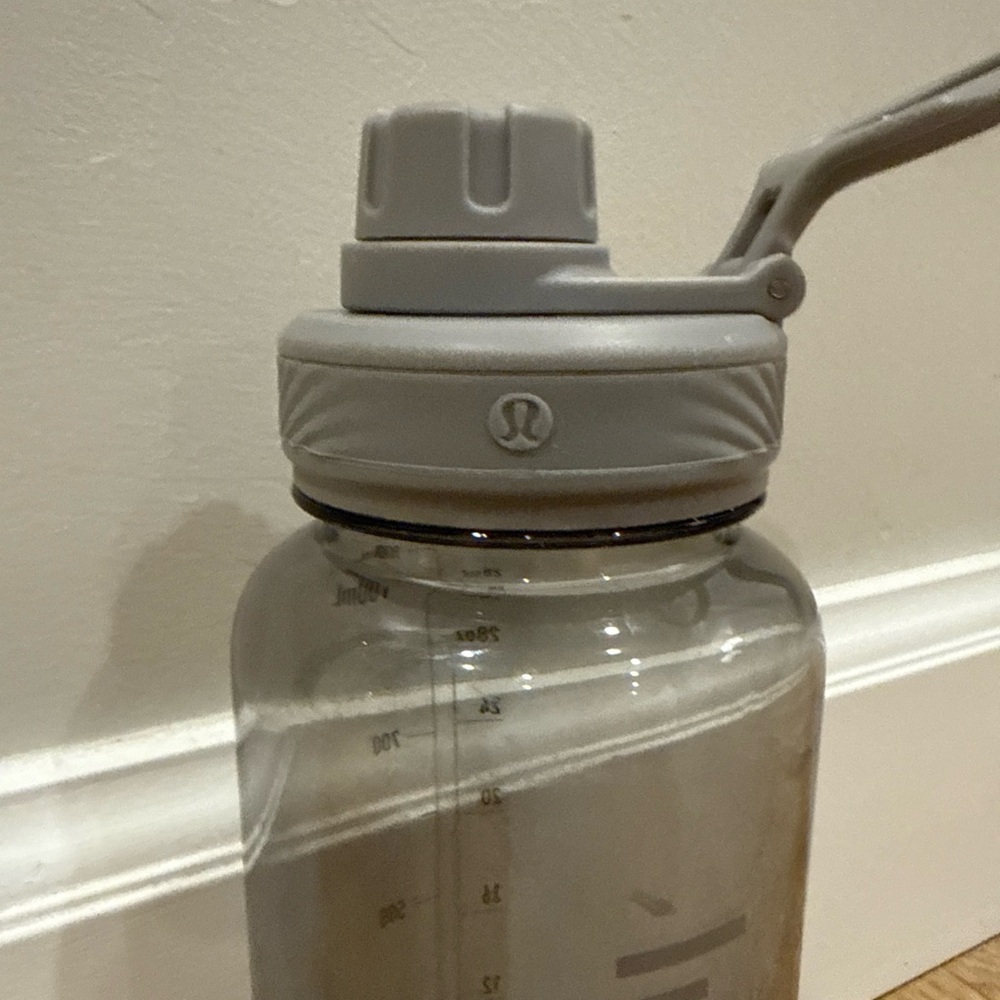 LULULEMON BACK TO LIFE CLEAR BOTTLE 32 oz in Grey - Picture 3 of 6